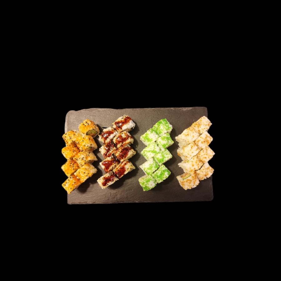 Sushi Dons Happy Menu med et udvalg af makiruller